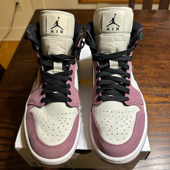 I wore them once.  They are to small for me. - Picture 2 of 4